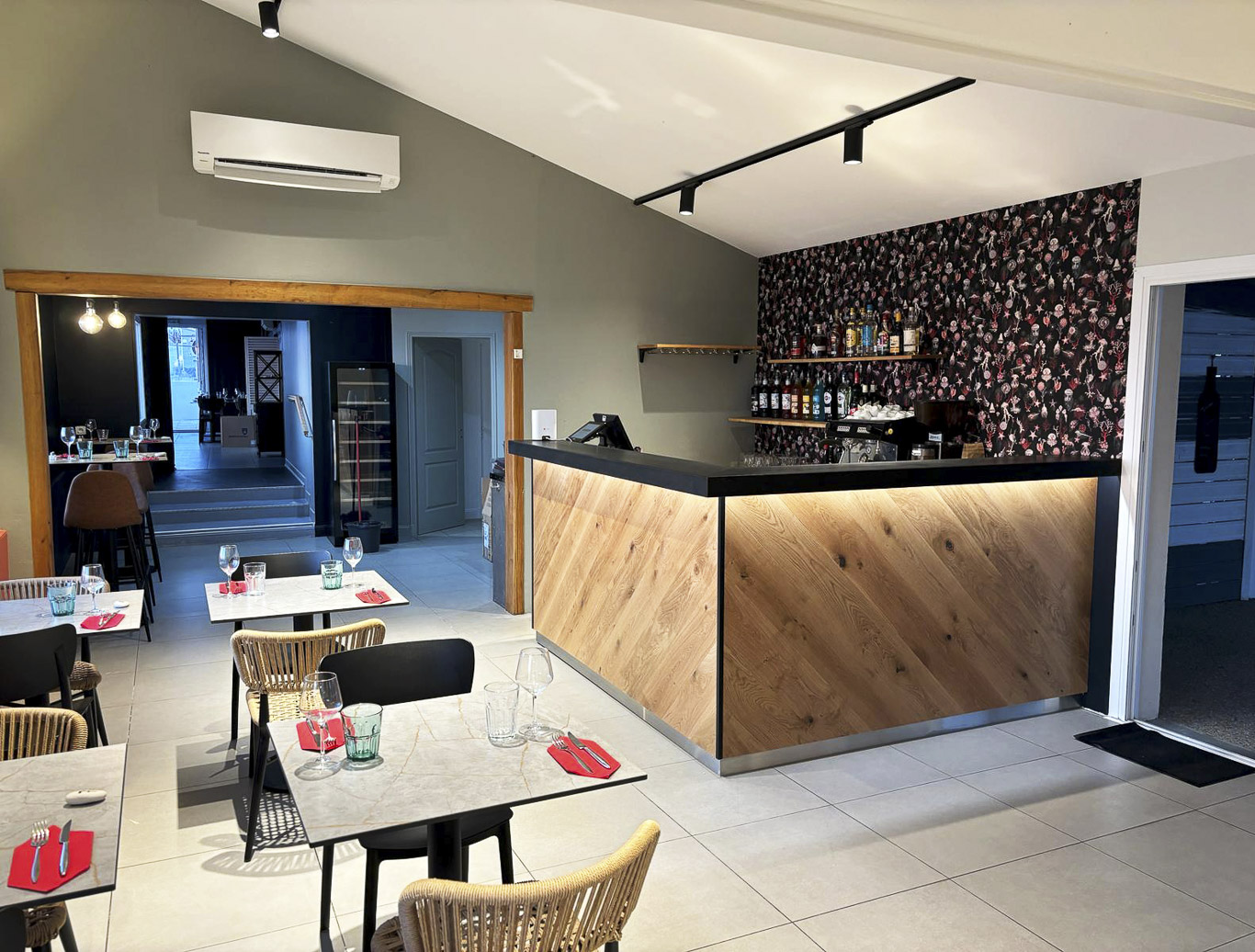 magenta-Bar_Restaurant_Comptoir_LaRochelle-01